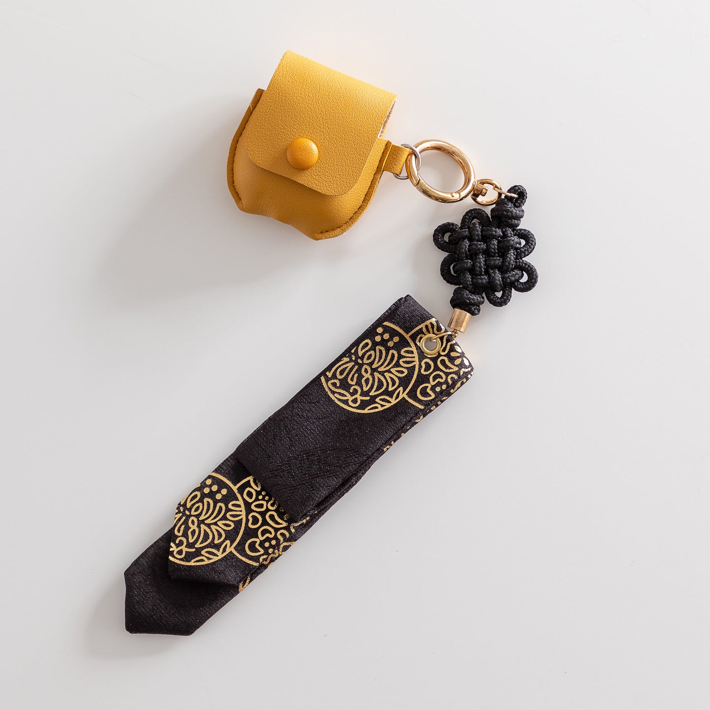 Chrysanthemum-Inspired Daenggi Key Ring