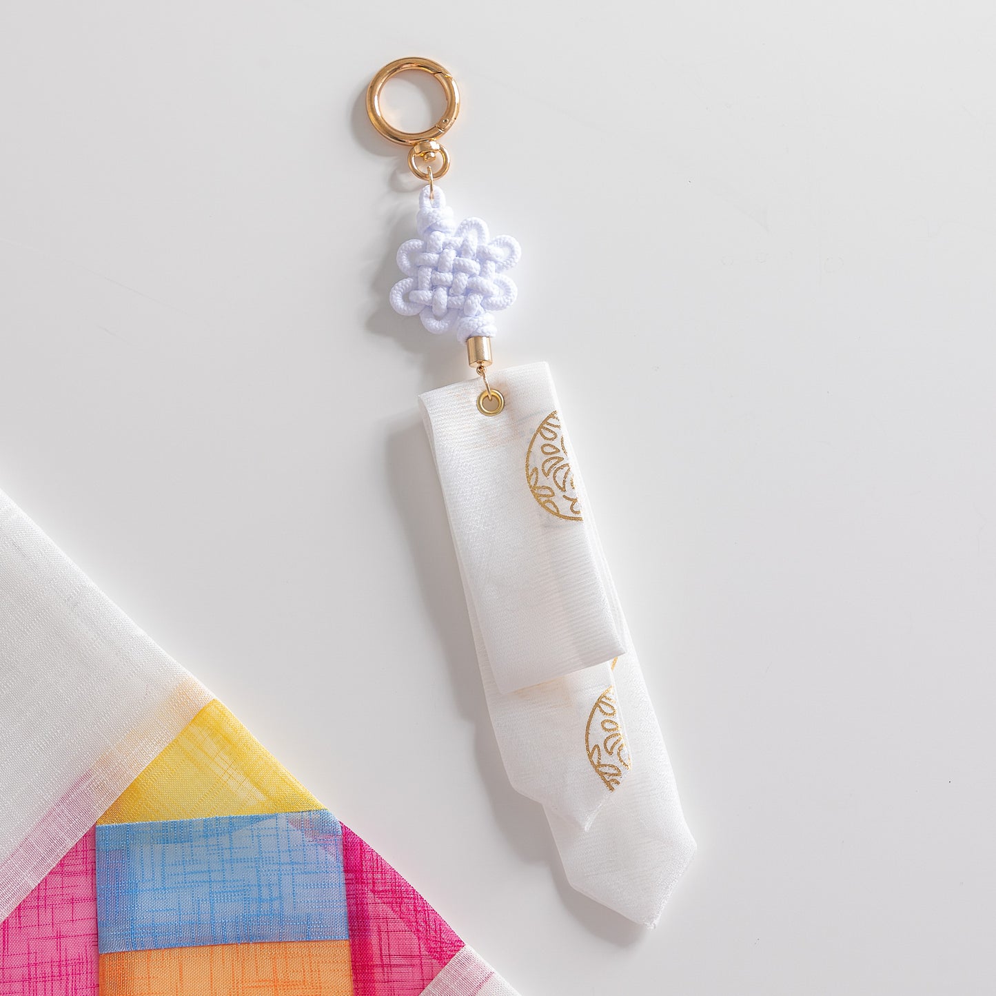 Chrysanthemum-Inspired Daenggi Key Ring