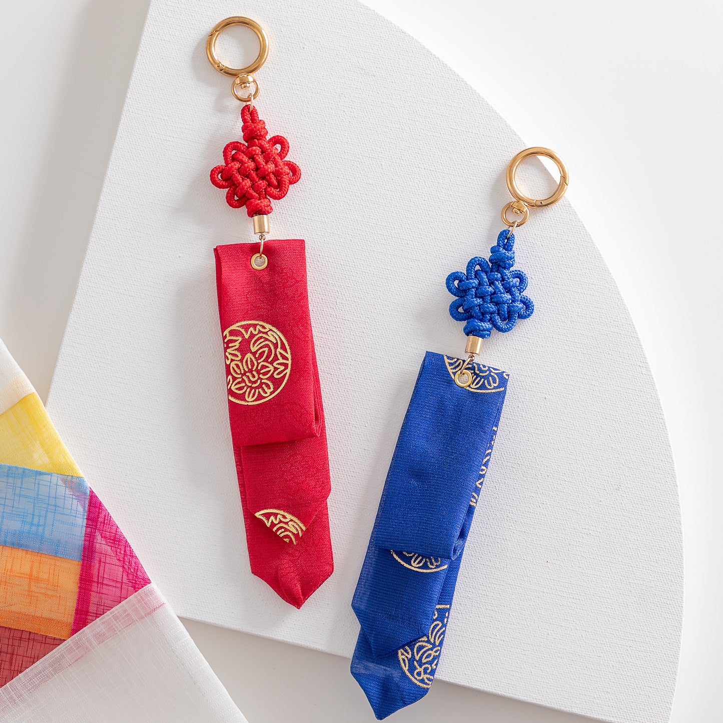 Chrysanthemum-Inspired Daenggi Key Ring