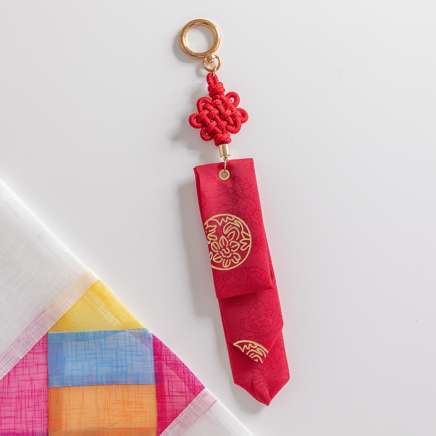 Chrysanthemum-Inspired Daenggi Key Ring