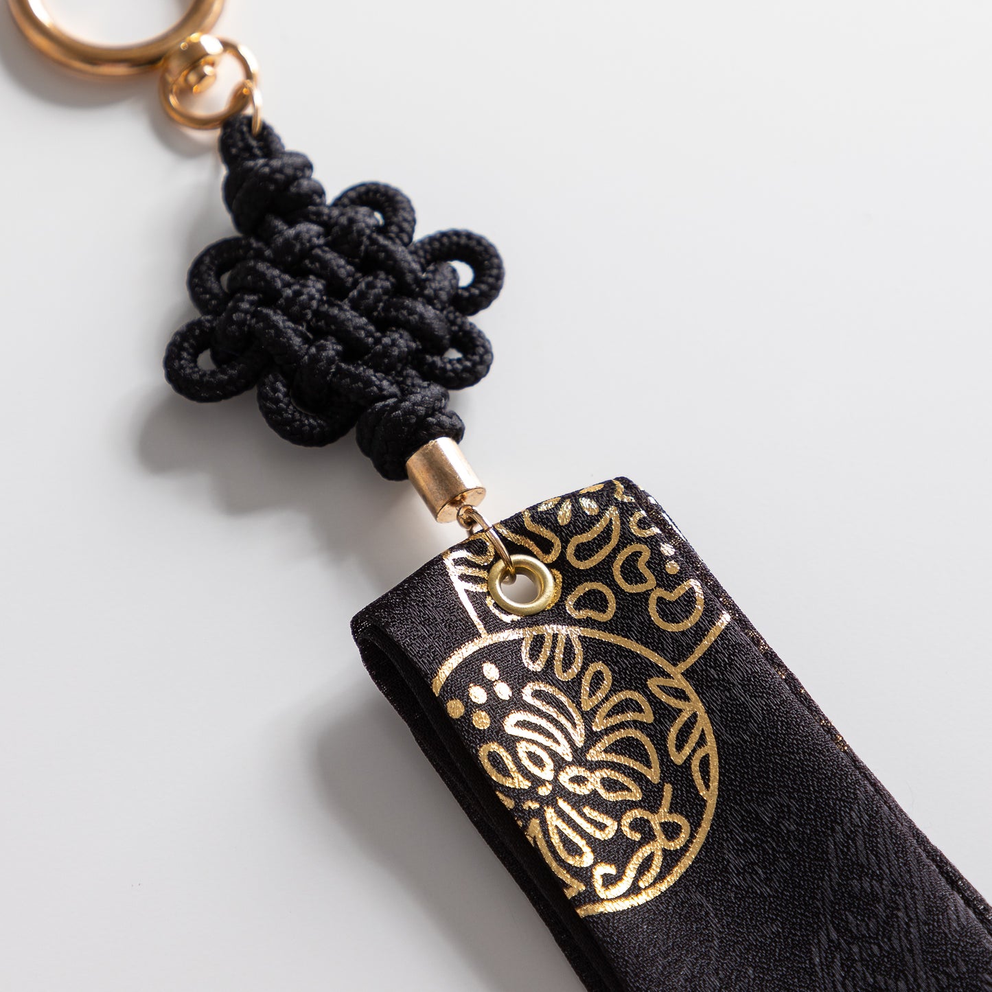 Chrysanthemum-Inspired Daenggi Key Ring